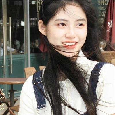 女跳水队员